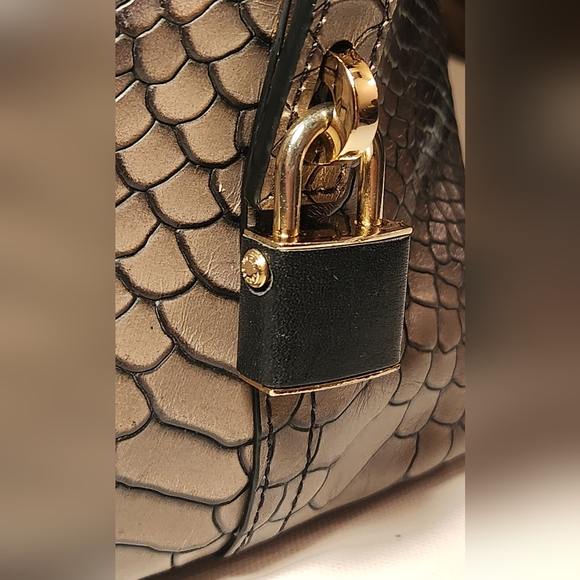 NWT! Henri bendel Premium Luxe Line snakeprint leather dome Satchel bag - Picture 5 of 9